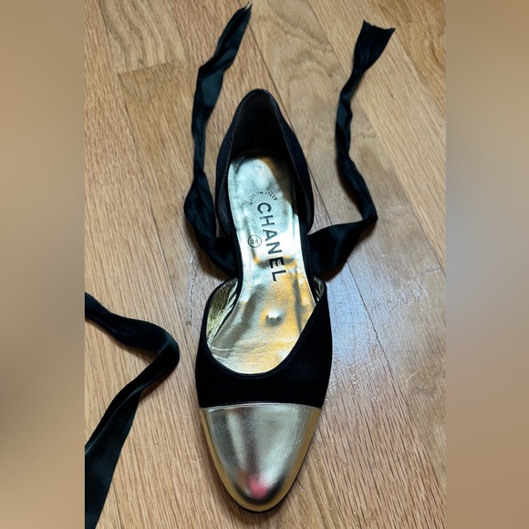 Chanel Black and Gold Ballerina Flats - Picture 2 of 10